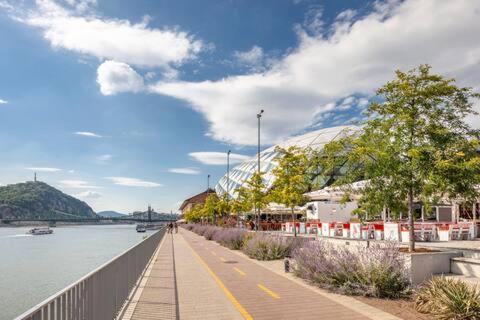 Sunny Rooms At Danube Budapest Exteriör bild